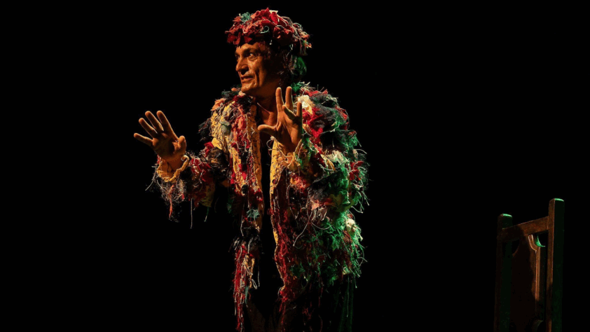 “LÍNGUA SOLTA” MISTURA MEMÓRIA E VIVÊNCIAS EM ESPETÁCULO AUTORAL NO AMERICANA MOSTRA 2025