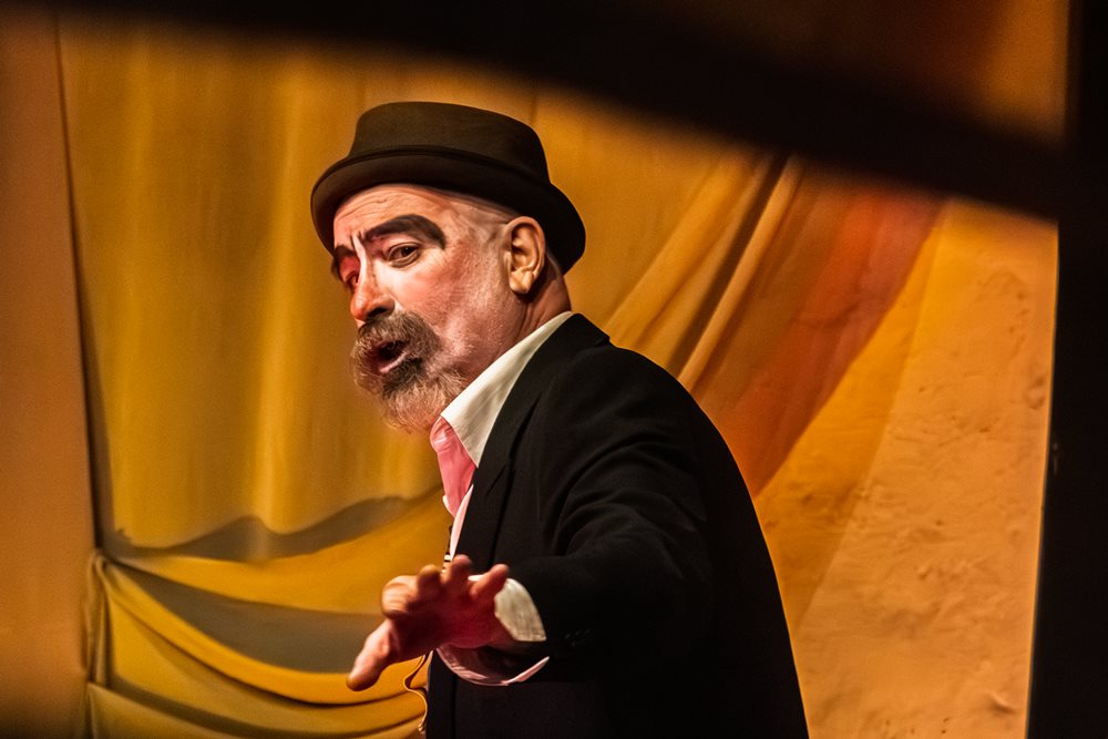 POESIA, HUMOR E REFLEXÃO: JAIRO MATTOS NO FÁBRICA DAS ARTES