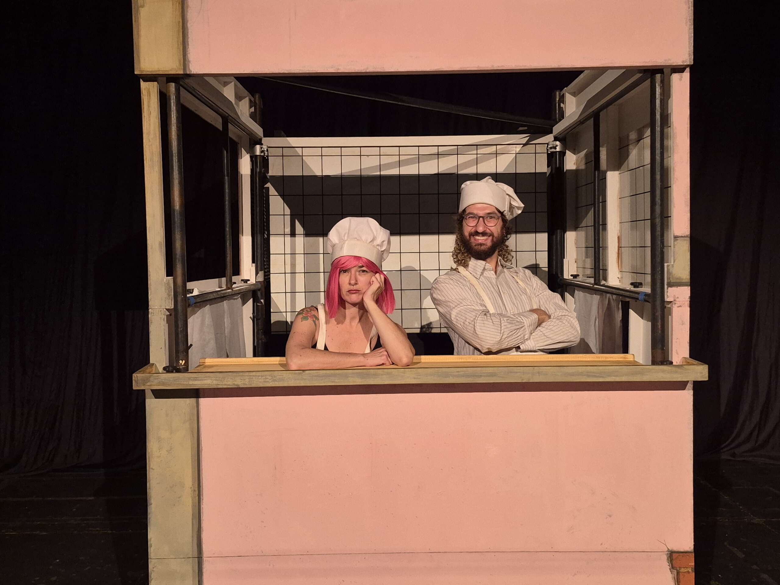 CIA. DOS NÁUFRAGOS APRESENTA “INSTRUÇÕES PARA ABRAÇAR O AR” E MINISTRA A OFICINA NESTE FIM DE SEMANA NO FÁBRICA