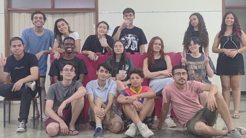 ROMANCE, MISTÉRIO E ROCK: “SONHO DE UMA NOITE, NO VERÃO DE 1967” CHEGA AO FÁBRICA